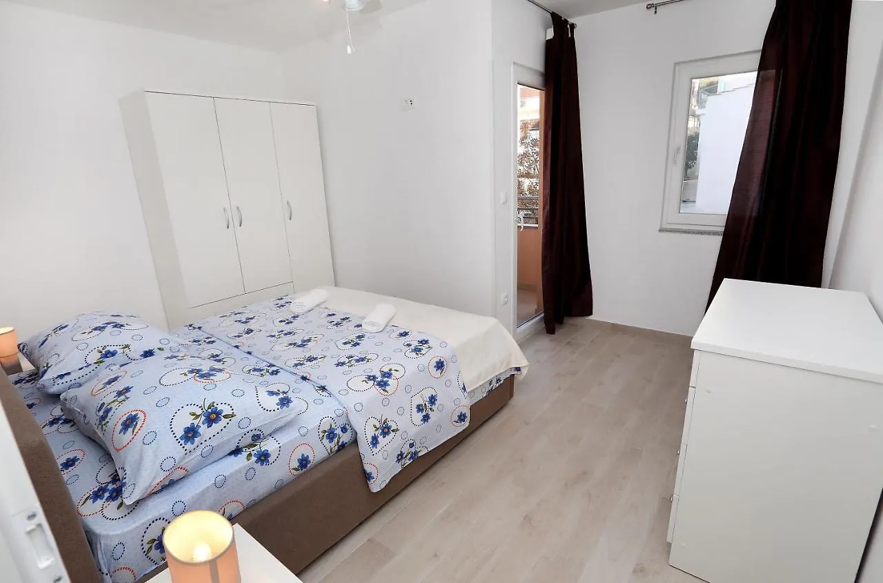 Beautiful 2-Bed Apartment In Okrug Gornji Trogir