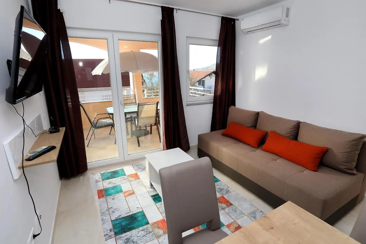 Beautiful 2-Bed Apartment In Okrug Gornji Trogir