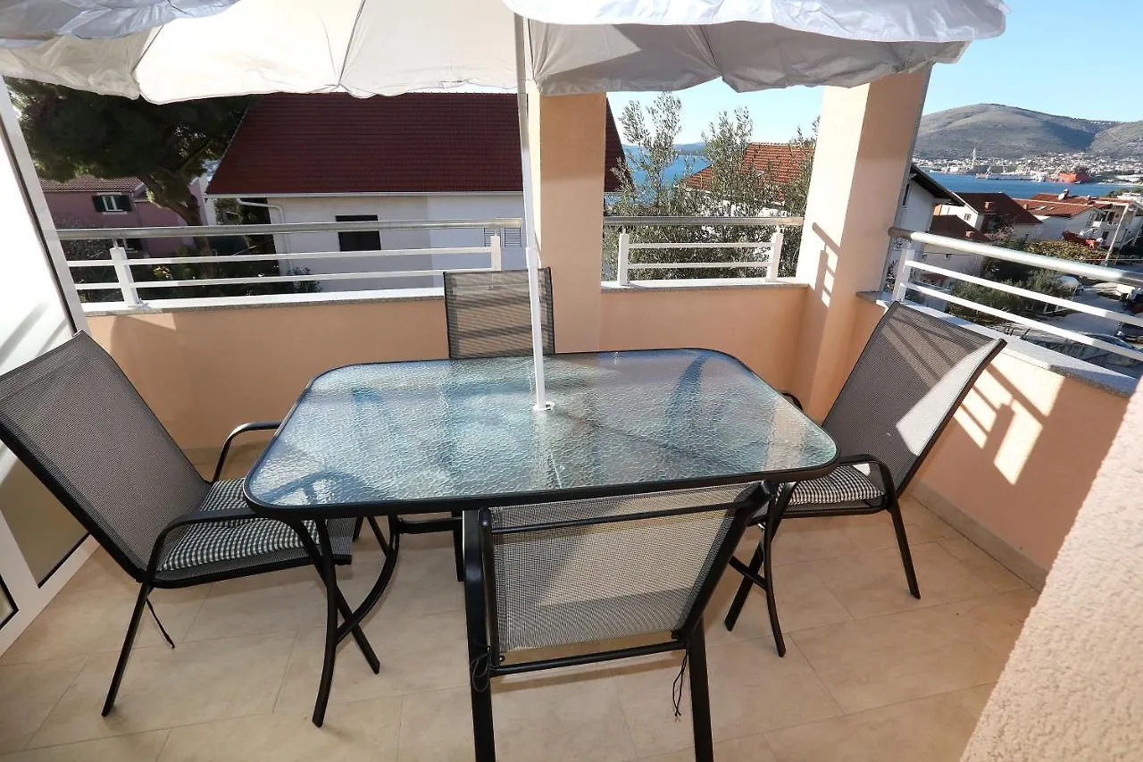 Beautiful 2-Bed Apartment In Okrug Gornji Trogir