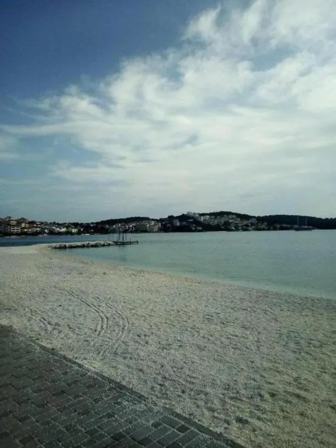 Beautiful 2-Bed Apartment In Okrug Gornji Trogir